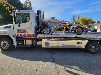 The Flag Towing JunkYard in Riverside (CA) - photo 2