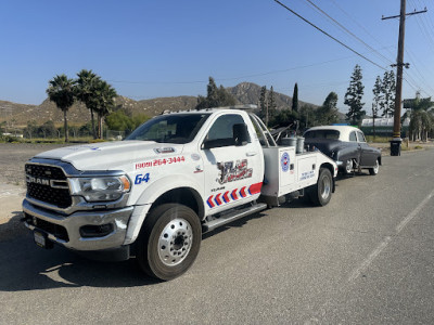 The Flag Towing JunkYard in Riverside (CA) - photo 3