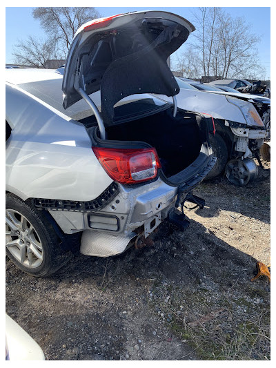 Pontiac Auto Salvage JunkYard in South Lyon (MI) - photo 3