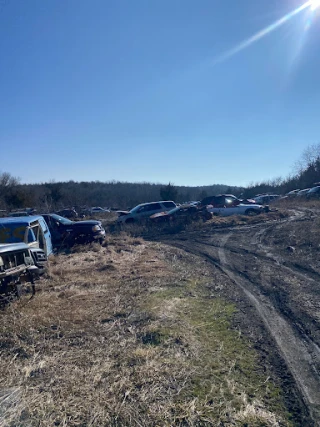 Payless Auto Salvage JunkYard in Kansas City (KS) - photo 4