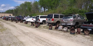 Lewis Auto & Truck Parts JunkYard in Kansas City (KS) - photo 4