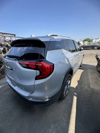 Pioneer Truck Tesla and Auto Wrecking JunkYard in Santa Ana (CA) - photo 3