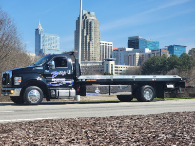 Bobbys Towing & Recovery JunkYard in Greensboro (NC) - photo 1