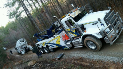 Paradise Towing & Recovery JunkYard in Greensboro (NC) - photo 4