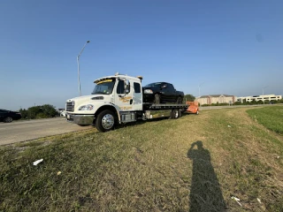 Pepe's Towing and Recovery, Heavy Duty Towing JunkYard in Elgin (IL) - photo 4