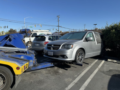 10-4 Tow Of Vallejo JunkYard in Elk Grove (CA) - photo 3