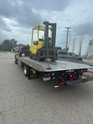 D & C Towing Service and Roadside Assistance JunkYard in Detroit (MI) - photo 2