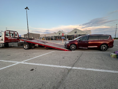 1st Class Wrecker Service LLC JunkYard in Champaign (IL) - photo 3