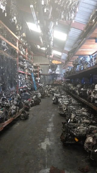 Milans Honda Auto Parts JunkYard in Long Beach (CA) - photo 2