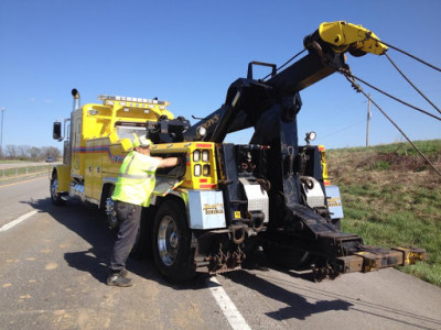 Don's Truck Towing & Truck Wash Inc. JunkYard in Kansas City (MO) - photo 4