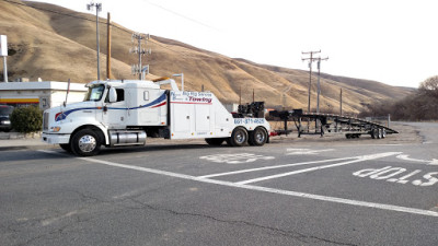 Big Rig Service & Semi Truck Towing JunkYard in Bakersfield (CA) - photo 2