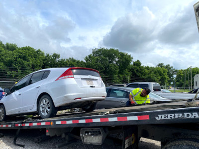 Chepo Trucking LLC - Towing & Recovery JunkYard in Broken Arrow (OK) - photo 4