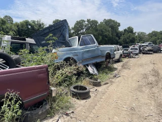 Auto Parts Junkyard JunkYard in Austin (TX) - photo 2