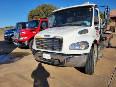 Santos Wrecker Service JunkYard in Balch Springs (TX) - photo 1