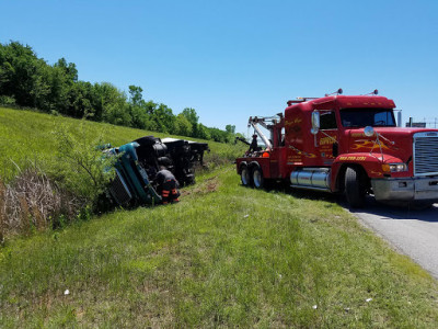 Express Wrecker Service JunkYard in Newcastle (OK) - photo 2