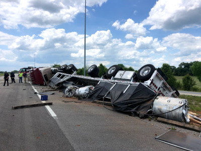 Candido's Heavy Duty Towing & Recovery (Semi Rv Box Truck Towing) JunkYard in Lexington (KY) - photo 4