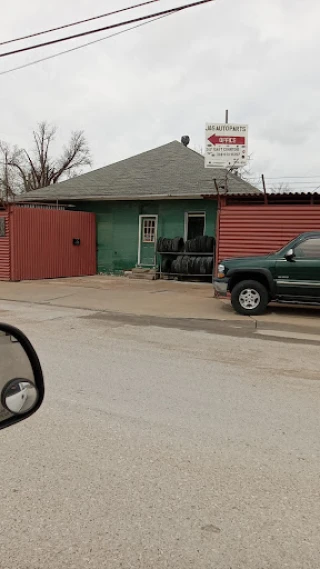 J & S Auto Parts JunkYard in St. Louis (MO) - photo 1