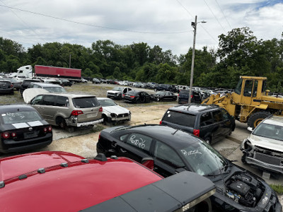 Rockwall Salvage & Towing JunkYard in St. Louis (MO) - photo 2