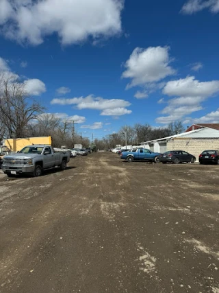 Broadway Auto Wreckers Ltd JunkYard in Chicago (IL) - photo 2