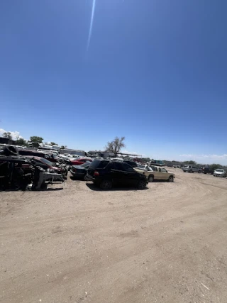 Los Generales Cash for Junk Cars & Towing LLC JunkYard in Albuquerque (NM) - photo 4