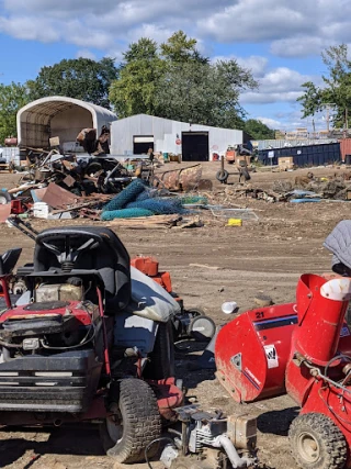 Eastern Vehicle Recycling JunkYard in Springfield (MA) - photo 3