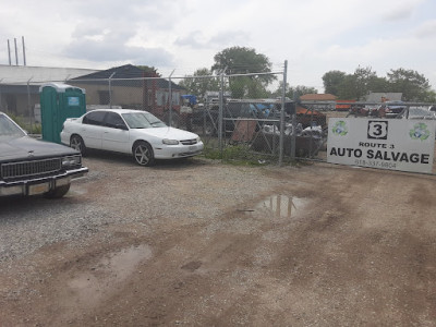 Route Three Auto Salvage JunkYard in Chicago (IL) - photo 3