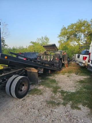 Mike's #1 Towing JunkYard in Houston (TX) - photo 2