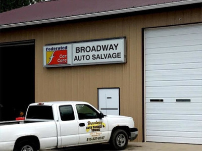 Broadway Auto Salvage & Towing JunkYard in Joliet (IL) - photo 1