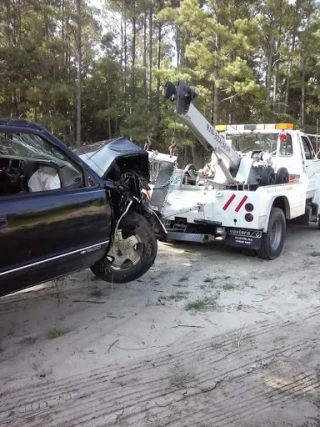 Outlaw's Towing JunkYard in Jacksonville (NC) - photo 2