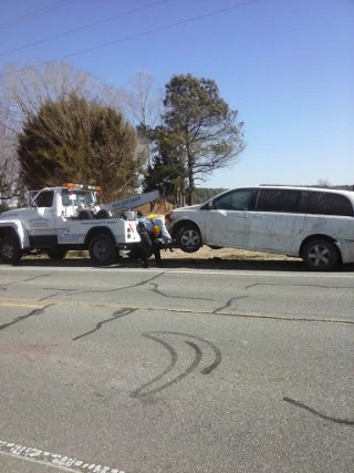 Outlaw's Towing JunkYard in Jacksonville (NC) - photo 4