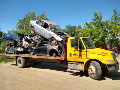 Larry's Auto Salvage LLC JunkYard in Minneapolis (MN) - photo 3