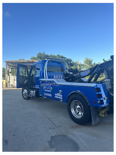 TNT Wrecker Service JunkYard in Beaumont (TX) - photo 4