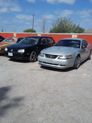 Yellows Used Auto Parts & Auto Sales JunkYard in Brownsville (TX) - photo 3