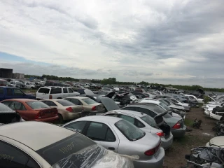 El Hno Auto Parts JunkYard in Brownsville (TX) - photo 4