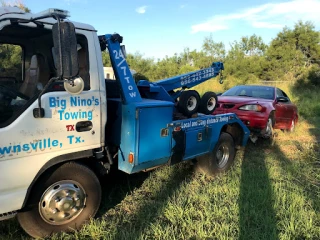 Big Nino's heavy equipment and hydraulic repair JunkYard in Brownsville (TX) - photo 3