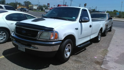 D F & G Gonzalez Wrecker Services JunkYard in Laredo (TX) - photo 1