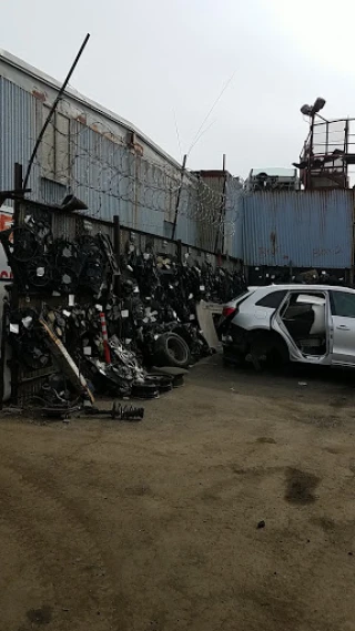 J & V Auto Parts JunkYard in New York (NY) - photo 3