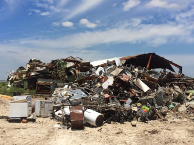 Metals and Recycling 77 JunkYard in Brownsville (TX) - photo 4