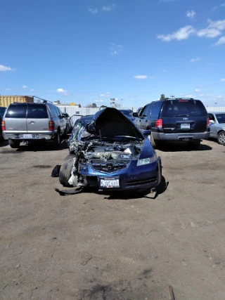 Barnett's Towing JunkYard in Bakersfield (CA) - photo 3