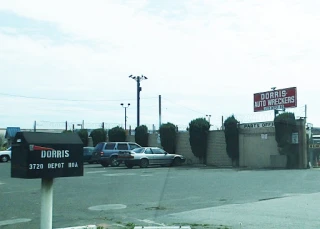 Dorris Auto Wreckers Inc JunkYard in Hayward (CA) - photo 2