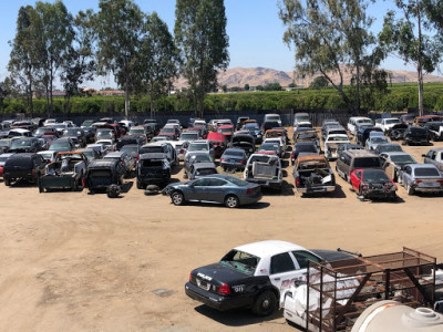 INTERNATIONAL AUTO WRECKING ORANGE COVE JunkYard in Orange Cove (CA) - photo 3