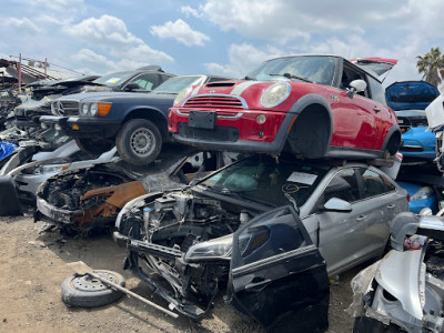 H K Auto Salvage JunkYard in Montebello (CA) - photo 1