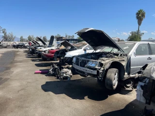 LKQ Pick Your Part - Fontana JunkYard in Fontana (CA) - photo 4