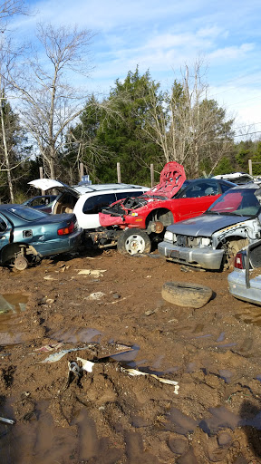 Hill's Auto Parts JunkYard in Laceys Spring (AL)