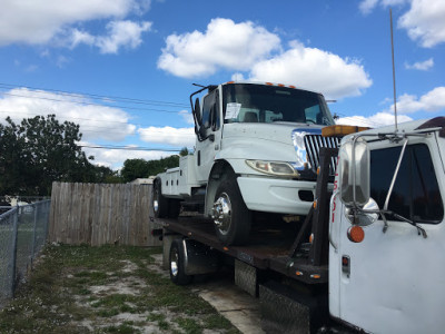 G&D Towing Recovery JunkYard in Pembroke Pines (FL) - photo 1