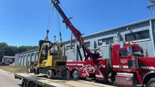 Roy's Towing and Recovery JunkYard in West Des Moines (IA) - photo 2