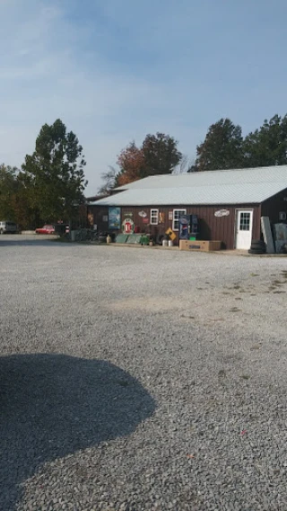 Chuck's Salvage Auto JunkYard in Hallsville (MO) - photo 3