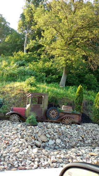 Lindsey's Auto and Used Parts JunkYard in Smithville (MO) - photo 3