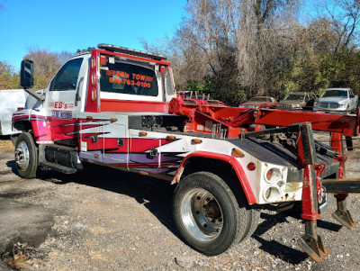 EB'S Tow and Auto Sales JunkYard in Kansas City (MO) - photo 1