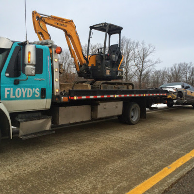 Floyd's Towing & Wrecker Service JunkYard in Springfield (MO) - photo 2